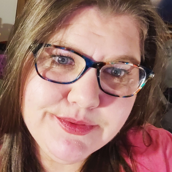 Meet your Posher, Jen - Picture 2 of 3